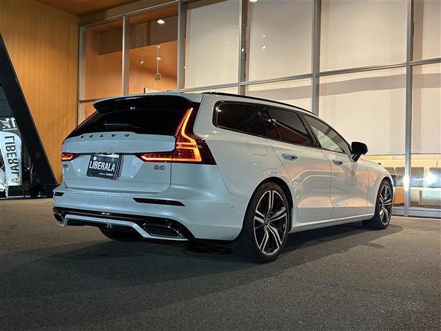 Ｖ６０ Ｂ５　Ｒデザイン　サンルーフ　ｈａｒｍａｎ／ｋａｒｄｏｎ　Ａｐｐｌｅｃａｒｐｌａｙ　ＡｎｄｒｏｉｄＡｕｔｏ　アダプティブクルーズコントロール　シートヒーター　ステアリングヒーター　ヘッドアップディスプレイ（12枚目）