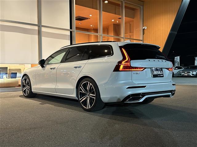 Ｖ６０ Ｂ５　Ｒデザイン　サンルーフ　ｈａｒｍａｎ／ｋａｒｄｏｎ　Ａｐｐｌｅｃａｒｐｌａｙ　ＡｎｄｒｏｉｄＡｕｔｏ　アダプティブクルーズコントロール　シートヒーター　ステアリングヒーター　ヘッドアップディスプレイ（14枚目）