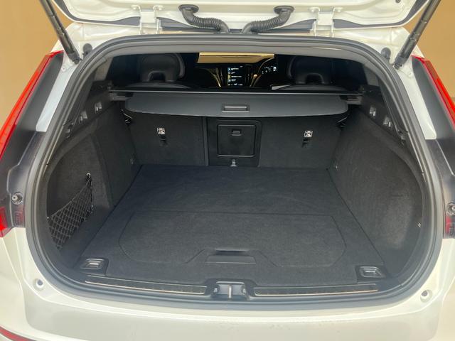 Ｖ６０ Ｂ５　Ｒデザイン　サンルーフ　ｈａｒｍａｎ／ｋａｒｄｏｎ　Ａｐｐｌｅｃａｒｐｌａｙ　ＡｎｄｒｏｉｄＡｕｔｏ　アダプティブクルーズコントロール　シートヒーター　ステアリングヒーター　ヘッドアップディスプレイ（15枚目）