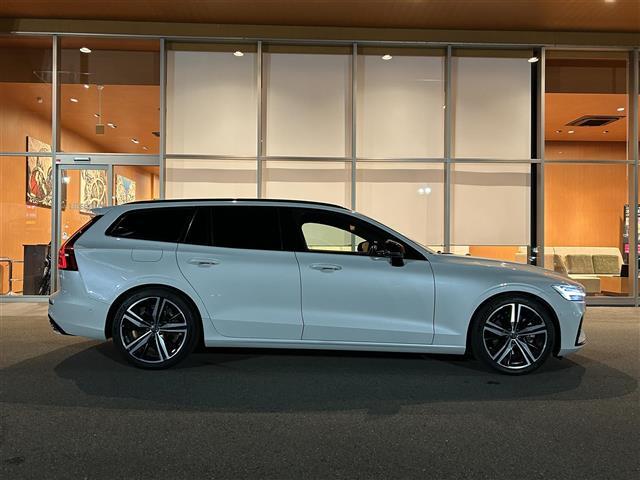 Ｖ６０ Ｂ５　Ｒデザイン　サンルーフ　ｈａｒｍａｎ／ｋａｒｄｏｎ　Ａｐｐｌｅｃａｒｐｌａｙ　ＡｎｄｒｏｉｄＡｕｔｏ　アダプティブクルーズコントロール　シートヒーター　ステアリングヒーター　ヘッドアップディスプレイ（16枚目）