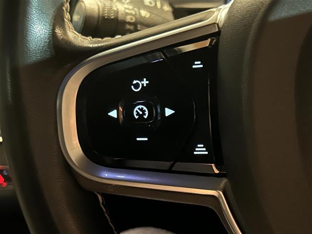 Ｖ６０ Ｂ５　Ｒデザイン　サンルーフ　ｈａｒｍａｎ／ｋａｒｄｏｎ　Ａｐｐｌｅｃａｒｐｌａｙ　ＡｎｄｒｏｉｄＡｕｔｏ　アダプティブクルーズコントロール　シートヒーター　ステアリングヒーター　ヘッドアップディスプレイ（18枚目）