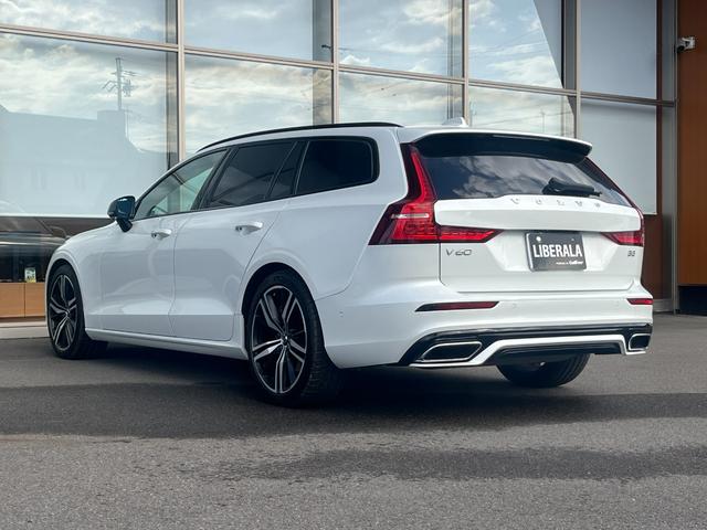 Ｖ６０ Ｂ５　Ｒデザイン　サンルーフ　ｈａｒｍａｎ／ｋａｒｄｏｎ　Ａｐｐｌｅｃａｒｐｌａｙ　ＡｎｄｒｏｉｄＡｕｔｏ　アダプティブクルーズコントロール　シートヒーター　ステアリングヒーター　ヘッドアップディスプレイ（22枚目）