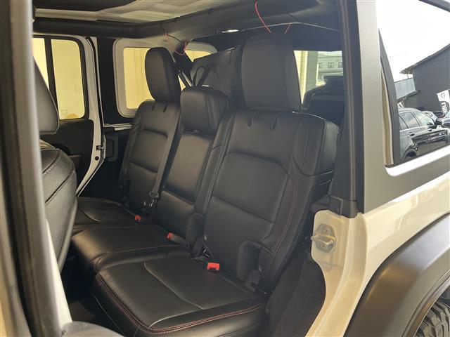 ジープ・ラングラーアンリミテッド ルビコン　Ｂｅｓｔｏｐソフトトップ　純正ナビ　ＴＶ　ＢＴ　ＡｐｐｌｅＣａｒＰｌａｙ　Ａｎｄｒｏｉｄ　Ａｕｔｏ　アダプティブクルーズコントロール　ブラインドスポットミニター（9枚目）