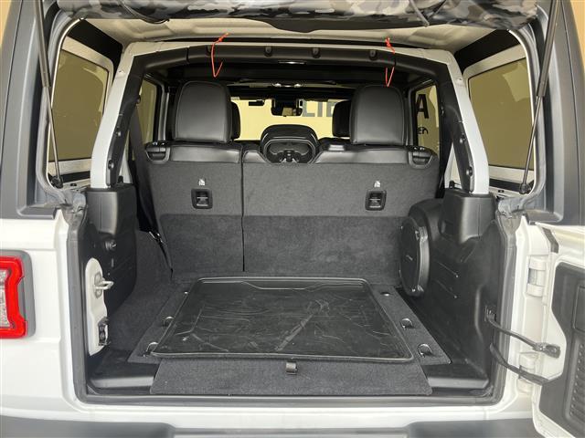 ジープ・ラングラーアンリミテッド ルビコン　Ｂｅｓｔｏｐソフトトップ　純正ナビ　ＴＶ　ＢＴ　ＡｐｐｌｅＣａｒＰｌａｙ　Ａｎｄｒｏｉｄ　Ａｕｔｏ　アダプティブクルーズコントロール　ブラインドスポットミニター（11枚目）