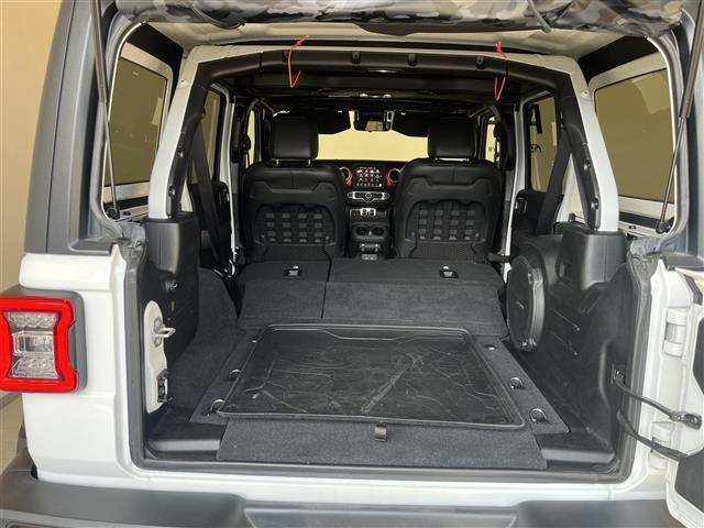 ジープ・ラングラーアンリミテッド ルビコン　Ｂｅｓｔｏｐソフトトップ　純正ナビ　ＴＶ　ＢＴ　ＡｐｐｌｅＣａｒＰｌａｙ　Ａｎｄｒｏｉｄ　Ａｕｔｏ　アダプティブクルーズコントロール　ブラインドスポットミニター（12枚目）