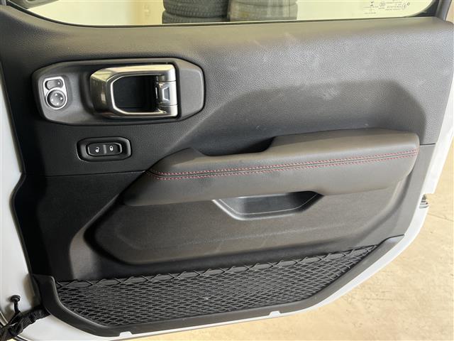 ジープ・ラングラーアンリミテッド ルビコン　Ｂｅｓｔｏｐソフトトップ　純正ナビ　ＴＶ　ＢＴ　ＡｐｐｌｅＣａｒＰｌａｙ　Ａｎｄｒｏｉｄ　Ａｕｔｏ　アダプティブクルーズコントロール　ブラインドスポットミニター（38枚目）