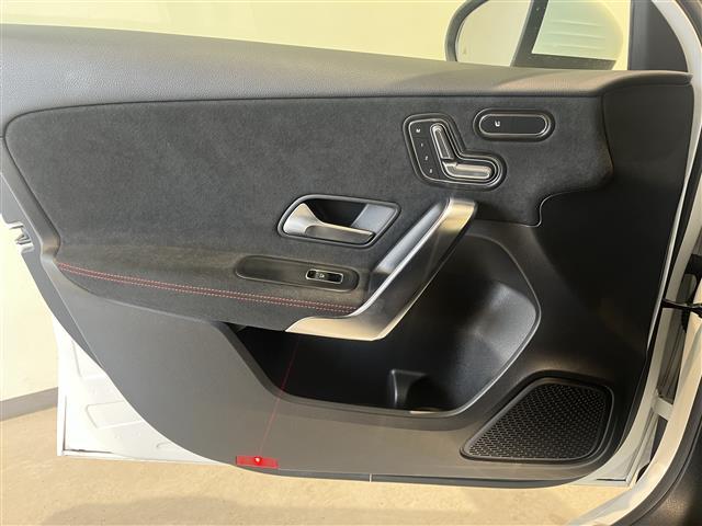 Aクラス A180 AMGライン ナビゲーションパッケージ レーダーセーフティパッケージ メモリー機能付きパワーシート シートヒーター パーキングアシストリアビューカメラ ETC ドライブレコーダー(36枚目)