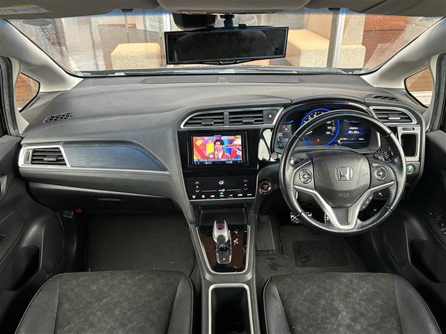 シャトル ハイブリッドＸ　ｃａｒｒｏｚｚｅｒｉａナビ　ＴＶ　ＤＶＤ　ＣＤ　Ｂｌｕｅｔｏｏｔｈ　ハーフレザーシート　バックカメラ　シティブレーキアクティブシステム　パドルシフト　ビルトインＥＴＣ　スマートキースペア（34枚目）