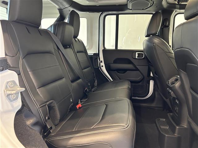 ジープ・ラングラーアンリミテッド サハラ　純正ナビ　アルパイン製プレミアムスピーカー　ブレーキアシストＰａｒｋＳｅｎｓｅフロント　リアパークアシスト　リアバックアップカメラ（12枚目）