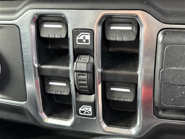 ジープ・ラングラーアンリミテッド サハラ　純正ナビ　アルパイン製プレミアムスピーカー　ブレーキアシストＰａｒｋＳｅｎｓｅフロント　リアパークアシスト　リアバックアップカメラ（35枚目）