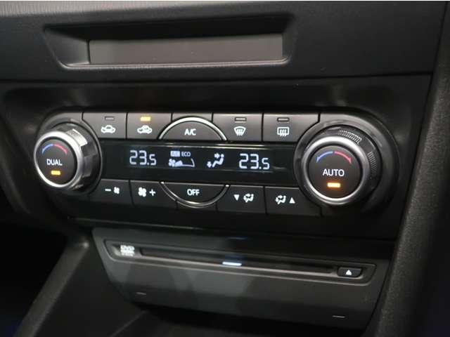 アクセラ 1.5 15S バックガイドモニター ETC ナビ ナビTV 衝突防止装置 スマートキー&プッシュスタート オートクルーズ パワーウィンドウ 地デジフルセグ 整備記録簿 サイドエアバッグ エアコン パワステ ETC(6枚目)