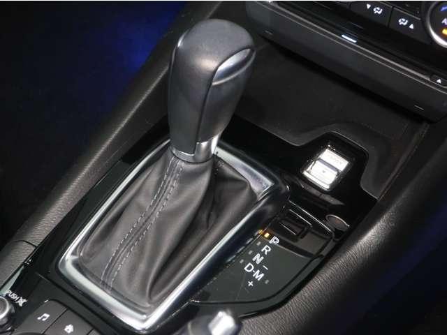 アクセラ 1.5 15S バックガイドモニター ETC ナビ ナビTV 衝突防止装置 スマートキー&プッシュスタート オートクルーズ パワーウィンドウ 地デジフルセグ 整備記録簿 サイドエアバッグ エアコン パワステ ETC(8枚目)