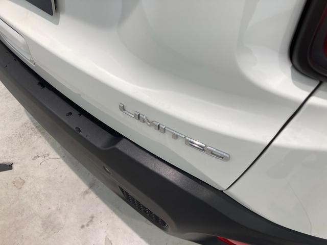 ジープ・レネゲード リミテッド　純正ナビ　バックカメラ　レザーシート　ブラインドスポットモニター　ＥＴＣ２．０　衝突軽減ブレーキ　アダプティブクルーズコントロール　ドライブレコーダー　シートヒーター　プッシュスタート（68枚目）