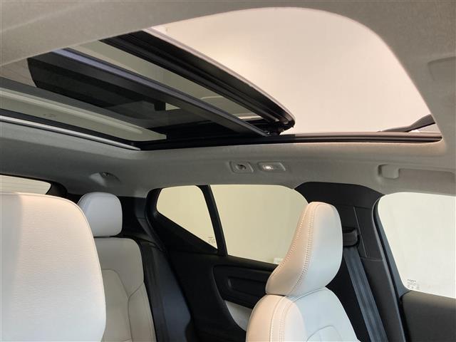 ＸＣ４０ アルティメット　Ｂ４　ＡＷＤ　ワンオーナー　パノラマサンルーフ　レザーシート　シートＨ　ハンドルＨ　ハーマンカードン　ＣａｒＰｌａｙ　３６０°カメラ　コーナーセンサー　Ａクルーズコントロール　ＥＴＣ　前後ドライブレコーダー　ＬＥＤ（18枚目）