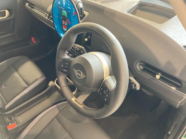 ＭＩＮＩ クーパー　Ｃ　ワンオーナー　シートヒーター　ハンドルヒーター　バックカメラ　コーナーセンサー　ＣａｒＰｌａｙ　アンドロイドオート　Ａクルーズコントロール　前後ドライブレコーダー　ワイヤレス充電　ＥＴＣ２．０　ＬＥＤ（13枚目）