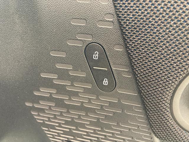 ＭＩＮＩ クーパー　Ｃ　ワンオーナー　シートヒーター　ハンドルヒーター　バックカメラ　コーナーセンサー　ＣａｒＰｌａｙ　アンドロイドオート　Ａクルーズコントロール　前後ドライブレコーダー　ワイヤレス充電　ＥＴＣ２．０　ＬＥＤ（30枚目）