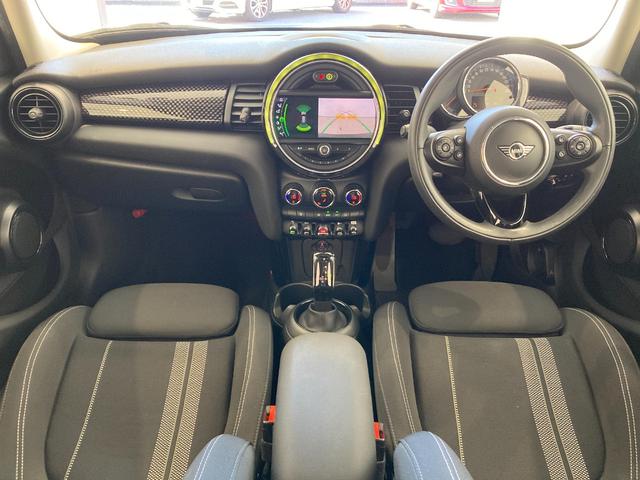 ＭＩＮＩ クーパーＳ　純正ＨＤＤナビ　バックカメラ　コーナーセンサー　パーキングアシスト　フルセグテレビ　Ａクルーズコントロール　前後ドライブレコーダー　ＥＴＣ２．０　ＬＥＤライト　ユニオンジャックライト　ＤＶＤプレーヤー（2枚目）