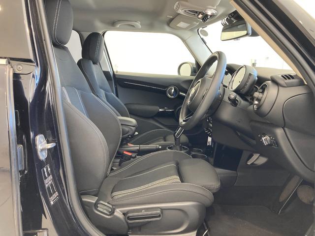 ＭＩＮＩ クーパーＳ　純正ＨＤＤナビ　バックカメラ　コーナーセンサー　パーキングアシスト　フルセグテレビ　Ａクルーズコントロール　前後ドライブレコーダー　ＥＴＣ２．０　ＬＥＤライト　ユニオンジャックライト　ＤＶＤプレーヤー（9枚目）