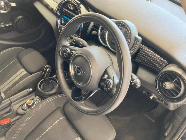 ＭＩＮＩ クーパーＳ　純正ＨＤＤナビ　バックカメラ　コーナーセンサー　パーキングアシスト　フルセグテレビ　Ａクルーズコントロール　前後ドライブレコーダー　ＥＴＣ２．０　ＬＥＤライト　ユニオンジャックライト　ＤＶＤプレーヤー（10枚目）