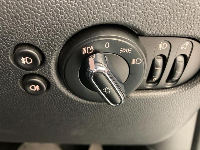 ＭＩＮＩ クーパーＳ　純正ＨＤＤナビ　バックカメラ　コーナーセンサー　パーキングアシスト　フルセグテレビ　Ａクルーズコントロール　前後ドライブレコーダー　ＥＴＣ２．０　ＬＥＤライト　ユニオンジャックライト　ＤＶＤプレーヤー（22枚目）