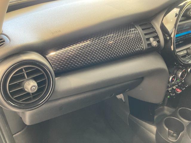 ＭＩＮＩ クーパーＳ　純正ＨＤＤナビ　バックカメラ　コーナーセンサー　パーキングアシスト　フルセグテレビ　Ａクルーズコントロール　前後ドライブレコーダー　ＥＴＣ２．０　ＬＥＤライト　ユニオンジャックライト　ＤＶＤプレーヤー（27枚目）