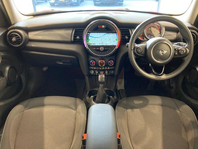 ＭＩＮＩ クーパーＤ　純正ナビ　Ｂｌｕｅｔｏｏｔｈ／ＵＳＢ　スマートキー　プッシュスタート　ＥＴＣ　前後ドライブレコーダー　インテリジェントセーフティ　パーキングアシスト　ＬＥＤヘッドライト／フォグランプ　ＵＫテールランプ（2枚目）