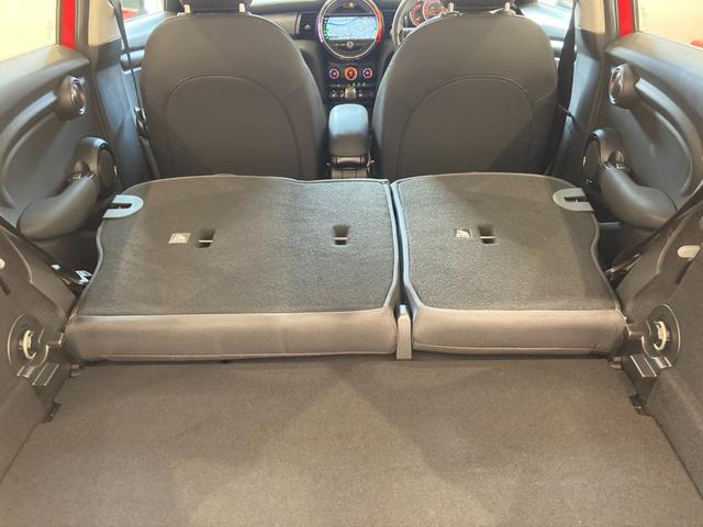 ＭＩＮＩ クーパーＤ　純正ナビ　Ｂｌｕｅｔｏｏｔｈ／ＵＳＢ　スマートキー　プッシュスタート　ＥＴＣ　前後ドライブレコーダー　インテリジェントセーフティ　パーキングアシスト　ＬＥＤヘッドライト／フォグランプ　ＵＫテールランプ（40枚目）