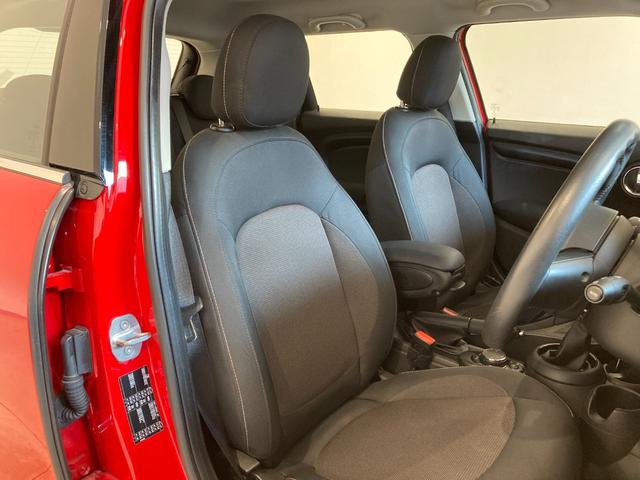 ＭＩＮＩ クーパーＤ　純正ナビ　Ｂｌｕｅｔｏｏｔｈ／ＵＳＢ　スマートキー　プッシュスタート　ＥＴＣ　前後ドライブレコーダー　インテリジェントセーフティ　パーキングアシスト　ＬＥＤヘッドライト／フォグランプ　ＵＫテールランプ（45枚目）