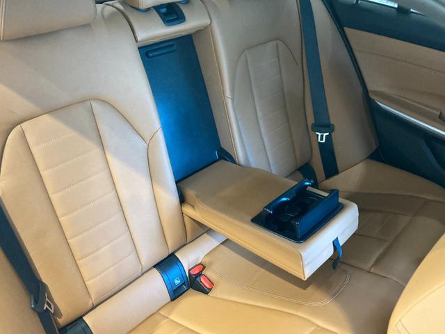 ３シリーズ ３２０ｉ　Ｍスポーツ　ハイラインＰＫＧ／コンフォートＰＫＧ　Ｍスポーツブラウンレザーシート　シートヒーター　純正ナビ　３６０°カメラ　コーナーセンサー　ＡｐｐｌｅＣａｒＰｌａｙ　ＥＴＣ２．０　前後ドライブレコーダー　ＬＥＤ（56枚目）