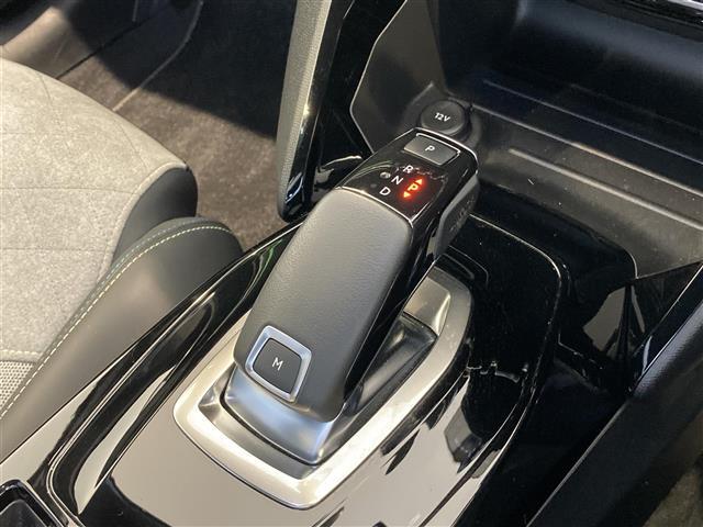 ２０８ ＧＴライン　ハーフレザーシート　ディスプレイオーディオ　バックカメラ　ワイヤレス充電　ドラレコ　純正１７インチアルミ　ＬＥＤヘッドランプ（13枚目）