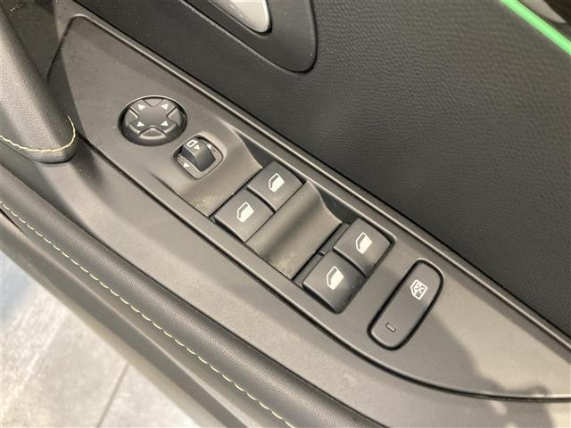 ２０８ ＧＴライン　ハーフレザーシート　ディスプレイオーディオ　バックカメラ　ワイヤレス充電　ドラレコ　純正１７インチアルミ　ＬＥＤヘッドランプ（22枚目）