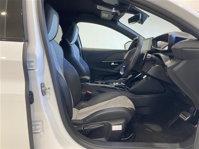 ２０８ ＧＴライン　ハーフレザーシート　ディスプレイオーディオ　バックカメラ　ワイヤレス充電　ドラレコ　純正１７インチアルミ　ＬＥＤヘッドランプ（32枚目）