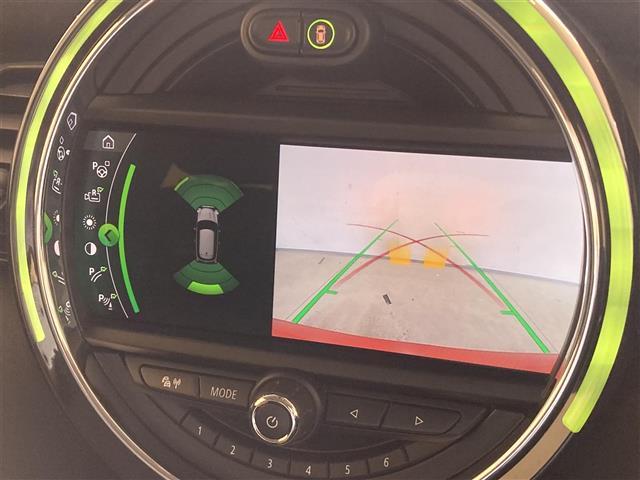 ＭＩＮＩ クーパー　純正ナビ　バックカメラ　ＥＴＣ　純正アルミ　ＬＥＤヘッドランプ　ＬＥＤフォグランプ　ＵＫテールランプ　インテリジェントセーフティ（6枚目）