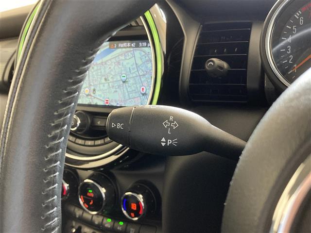 ＭＩＮＩ クーパー　純正ナビ　バックカメラ　ＥＴＣ　純正アルミ　ＬＥＤヘッドランプ　ＬＥＤフォグランプ　ＵＫテールランプ　インテリジェントセーフティ（18枚目）