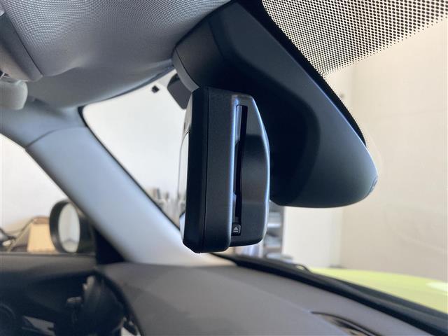 ＭＩＮＩ クーパーＤ　クラシック・トリム　ハーフレザーシート　ディスプレイオーディオ　バックカメラ　ＥＴＣ　ＬＥＤヘッドランプ　ＵＫテールランプ（4枚目）