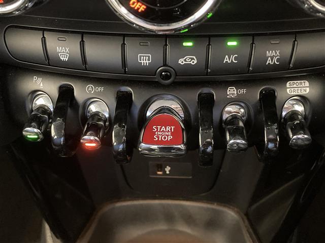 ＭＩＮＩ クーパーＤ　クラシック・トリム　ハーフレザーシート　ディスプレイオーディオ　バックカメラ　ＥＴＣ　ＬＥＤヘッドランプ　ＵＫテールランプ（12枚目）