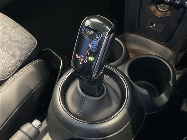 ＭＩＮＩ クーパーＤ　クラシック・トリム　ハーフレザーシート　ディスプレイオーディオ　バックカメラ　ＥＴＣ　ＬＥＤヘッドランプ　ＵＫテールランプ（14枚目）