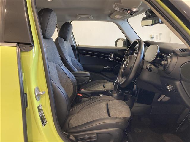 ＭＩＮＩ クーパーＤ　クラシック・トリム　ハーフレザーシート　ディスプレイオーディオ　バックカメラ　ＥＴＣ　ＬＥＤヘッドランプ　ＵＫテールランプ（31枚目）