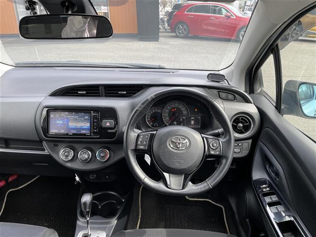 ヴィッツ 1.3F LEDエディション(2枚目)