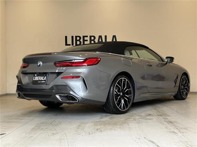 8シリーズ 840i カブリオレ エクスクルーシブ Mスポーツ 360°カメラ コーナーセンサー 革シート シートヒーター ハンドルヒーター シートクーラー Aクルーズコントロール Mサスペンション ヘッドアップディスプレイ スカイスクレーパーグレー ドラレコ(3枚目)