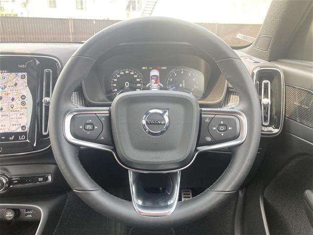 ＸＣ４０ Ｂ４　ＡＷＤ　Ｒデザイン　パノラマサンルーフ　３６０°カメラ　コーナーセンサー　パーキングアシスト　カープレイ　アンドロイドオート　ハーマンカードン　ハーフレザーシート　シートヒーター　ハンドルヒーター　前後ドライブレコーダー（2枚目）