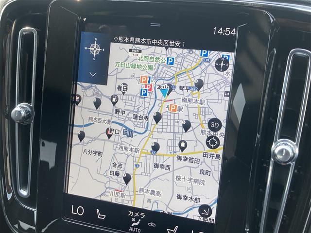 ＸＣ４０ Ｂ４　ＡＷＤ　Ｒデザイン　パノラマサンルーフ　３６０°カメラ　コーナーセンサー　パーキングアシスト　カープレイ　アンドロイドオート　ハーマンカードン　ハーフレザーシート　シートヒーター　ハンドルヒーター　前後ドライブレコーダー（6枚目）