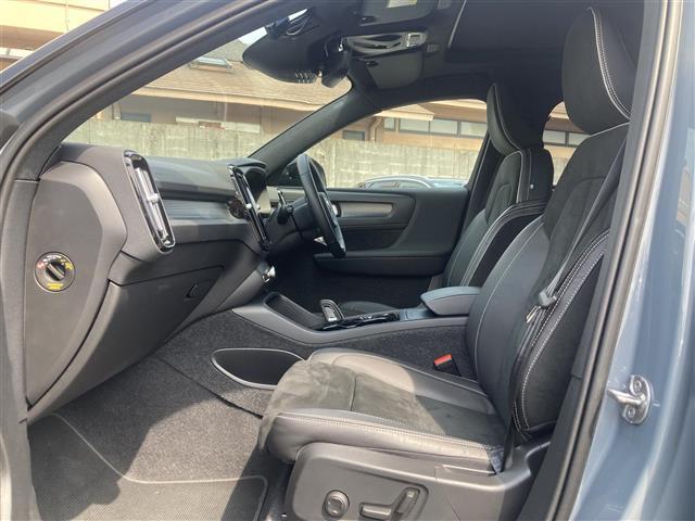 ＸＣ４０ Ｂ４　ＡＷＤ　Ｒデザイン　パノラマサンルーフ　３６０°カメラ　コーナーセンサー　パーキングアシスト　カープレイ　アンドロイドオート　ハーマンカードン　ハーフレザーシート　シートヒーター　ハンドルヒーター　前後ドライブレコーダー（24枚目）