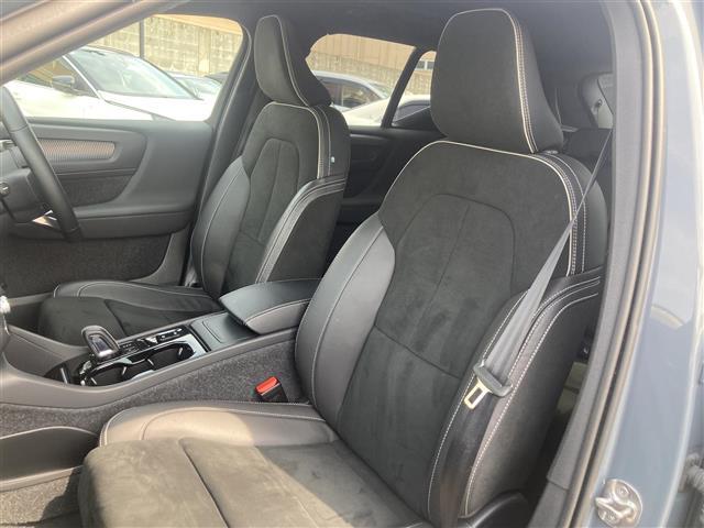 ＸＣ４０ Ｂ４　ＡＷＤ　Ｒデザイン　パノラマサンルーフ　３６０°カメラ　コーナーセンサー　パーキングアシスト　カープレイ　アンドロイドオート　ハーマンカードン　ハーフレザーシート　シートヒーター　ハンドルヒーター　前後ドライブレコーダー（25枚目）