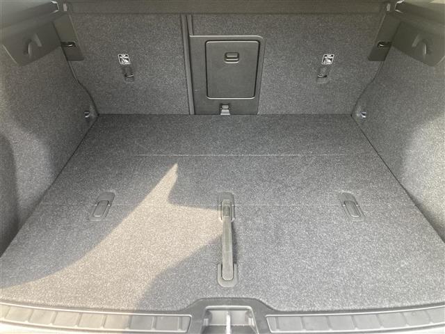 ＸＣ４０ Ｂ４　ＡＷＤ　Ｒデザイン　パノラマサンルーフ　３６０°カメラ　コーナーセンサー　パーキングアシスト　カープレイ　アンドロイドオート　ハーマンカードン　ハーフレザーシート　シートヒーター　ハンドルヒーター　前後ドライブレコーダー（28枚目）