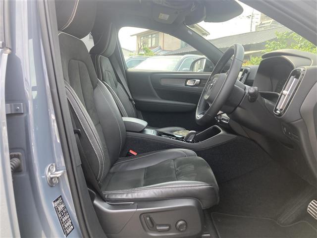 ＸＣ４０ Ｂ４　ＡＷＤ　Ｒデザイン　パノラマサンルーフ　３６０°カメラ　コーナーセンサー　パーキングアシスト　カープレイ　アンドロイドオート　ハーマンカードン　ハーフレザーシート　シートヒーター　ハンドルヒーター　前後ドライブレコーダー（34枚目）