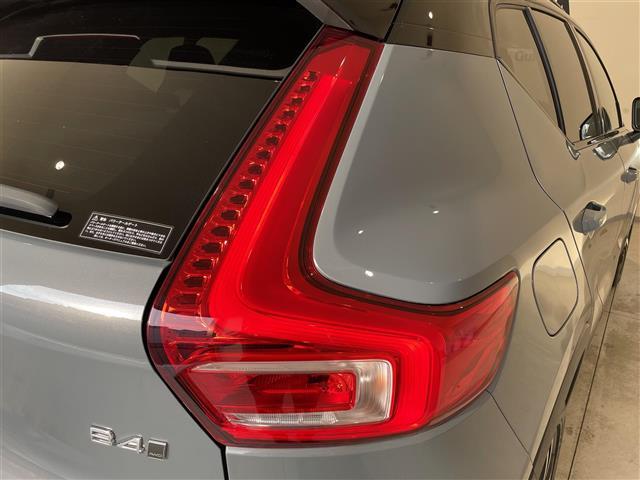 ＸＣ４０ Ｂ４　ＡＷＤ　Ｒデザイン　パノラマサンルーフ　３６０°カメラ　コーナーセンサー　パーキングアシスト　カープレイ　アンドロイドオート　ハーマンカードン　ハーフレザーシート　シートヒーター　ハンドルヒーター　前後ドライブレコーダー（41枚目）