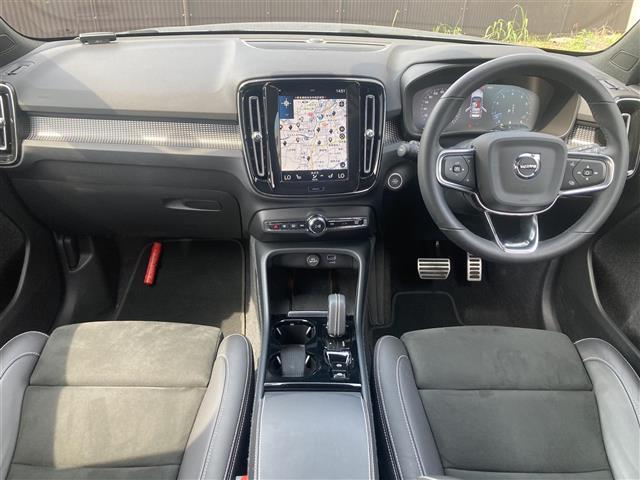 ＸＣ４０ Ｂ４　ＡＷＤ　Ｒデザイン　パノラマサンルーフ　３６０°カメラ　コーナーセンサー　パーキングアシスト　カープレイ　アンドロイドオート　ハーマンカードン　ハーフレザーシート　シートヒーター　ハンドルヒーター　前後ドライブレコーダー（42枚目）