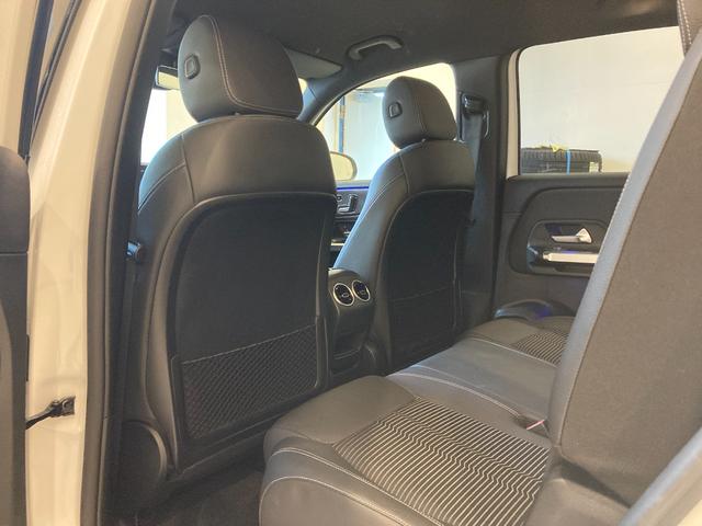 GLB GLB200d 4マチック 半革シート シートヒーター 純正ナビ 地デジ USB AppleCarPlay ETC2.0 ドライブレコーダー パワーバックドア サードシート クルーズコントロール ブレーキアシスト ワイヤレス充電(17枚目)