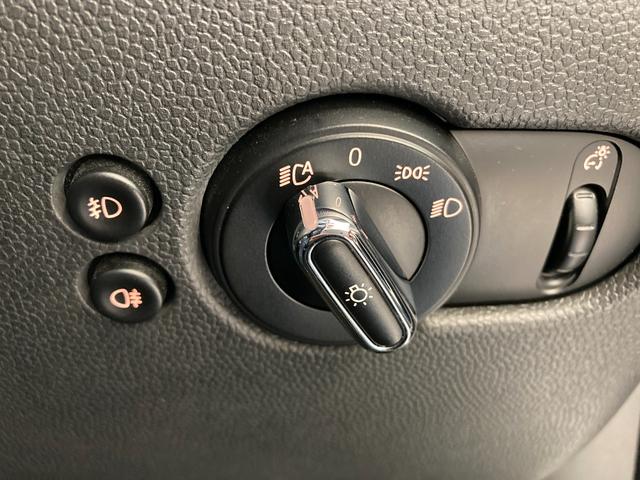 MINI クーパーS セブン ワンオーナー 黒革シート シートヒーター 純正HDDナビ フルセグTV USB Bluetooth バックカメラ インテリジェントセーフティ ETC ドラレコ LEDヘッドランプ LEDフォグランプ(13枚目)